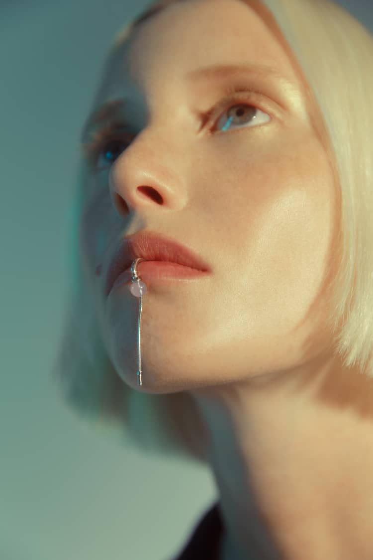 Aro de labio de plata con cadena