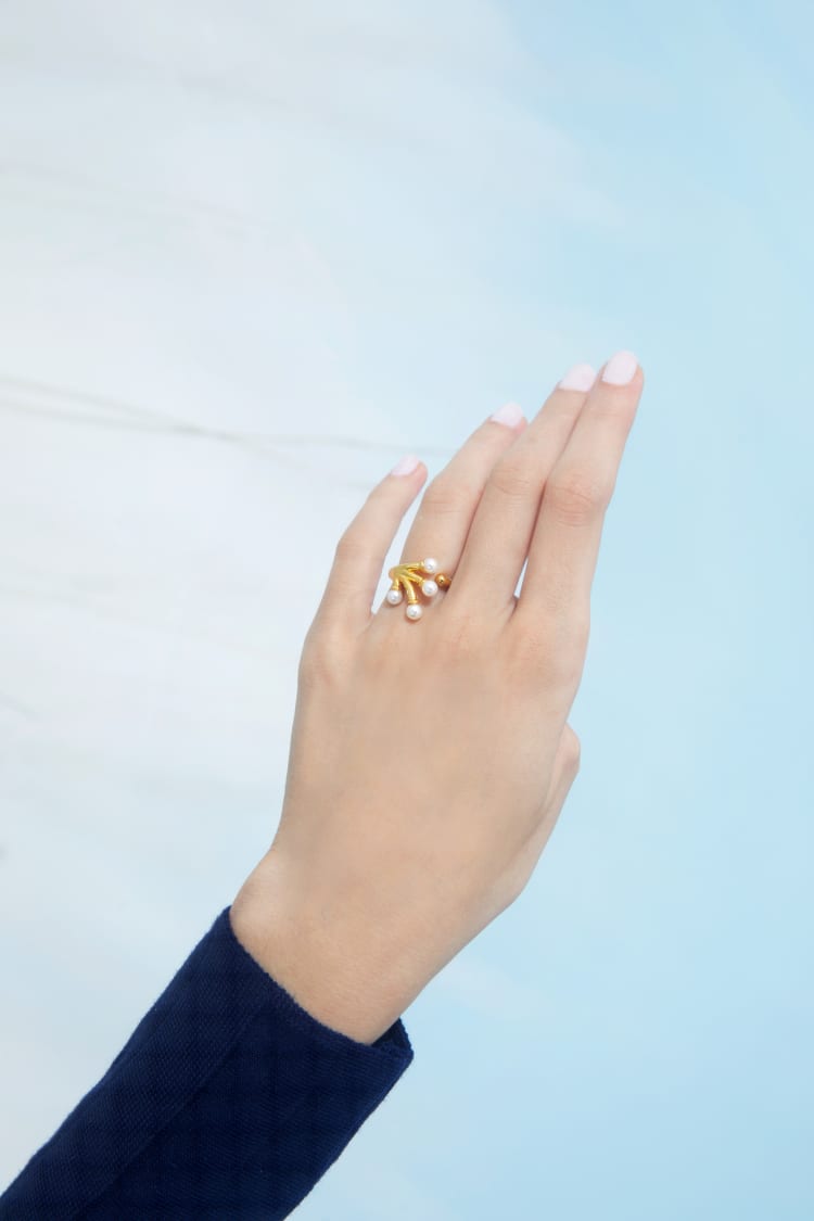 Anillo con mini perlas