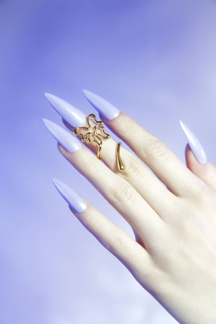 Anillo midi para uña con mariposa dorada