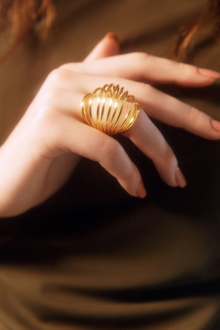 Anillo de oro en espiral