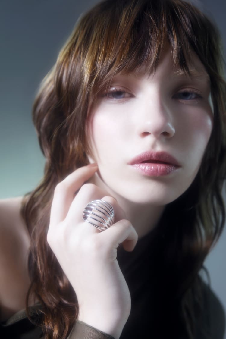 Anillo de plata en espiral