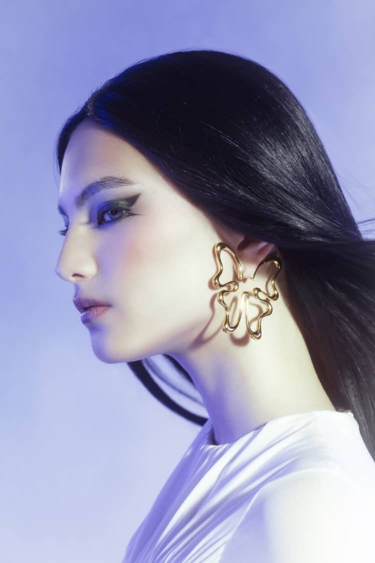 Pendiente de mariposa de oro