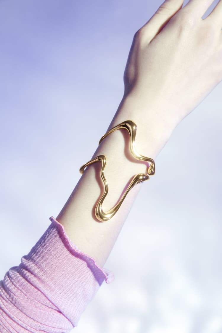 Brazalete grande de oro líquido