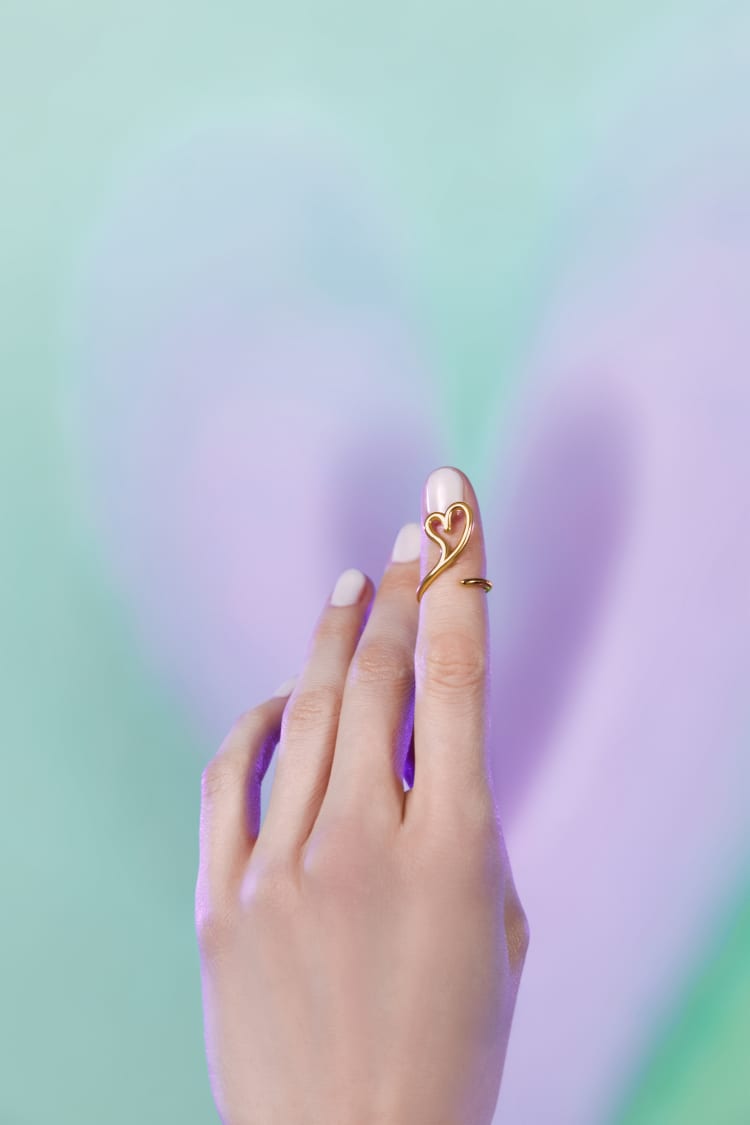 Anillo midi de oro Love con corazón abierto