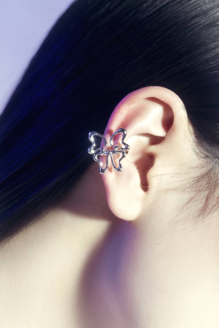 Ear cuff de mariposa en plata