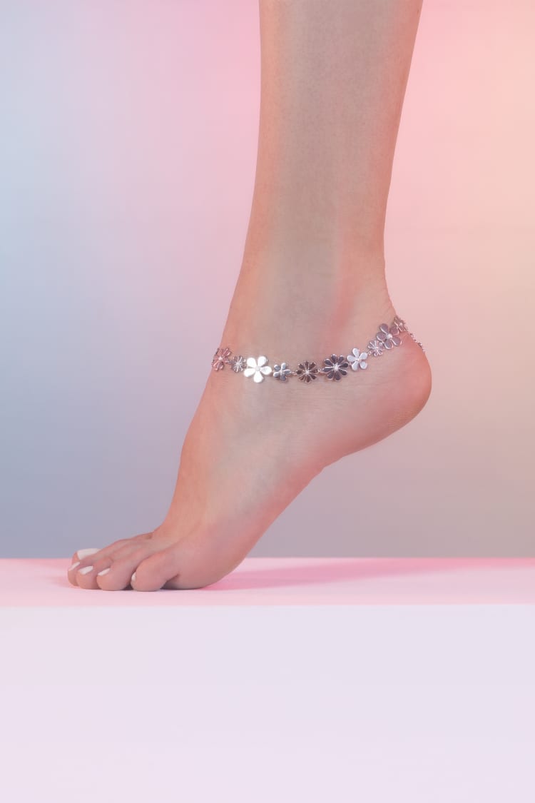 Tobillera de plata con flor