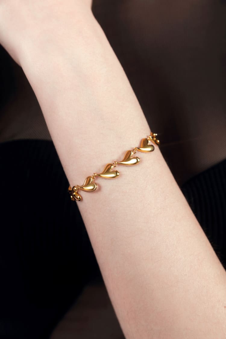 Pulsera de oro con corazón Love