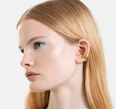 earcuff orgánico en forma de c de oro