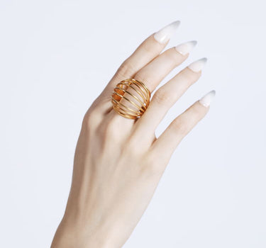 Anillo de esfera en espiral de oro