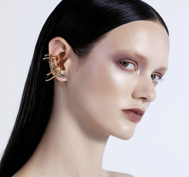 Set de ear climber y ear cuffs de oro