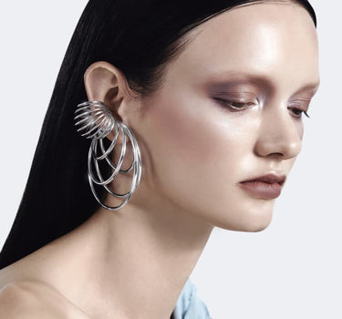 Ear cuff de plata con esfera en espiral