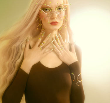 Joya de plata de diseño llamativo con cristales de topacio y ópalo