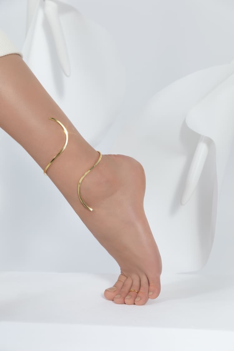 Tobillera de oro en espiral