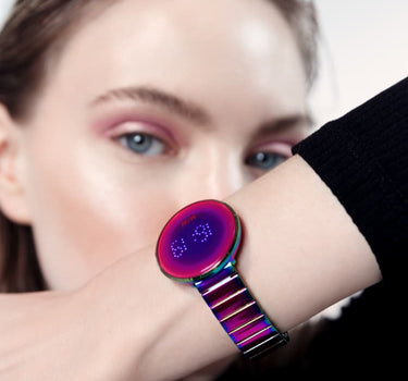 Reloj digital holográfico táctil