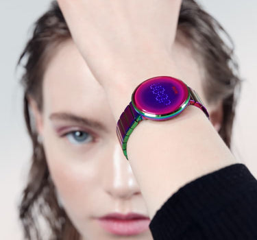 Reloj digital holográfico táctil