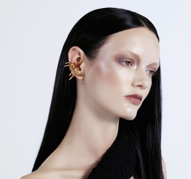 Set de ear climber y ear cuffs de oro