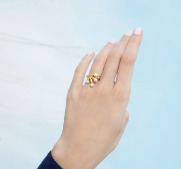 Anillo con mini perlas