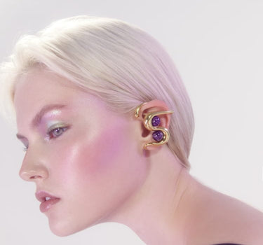 Ear cuff de oro con amatista