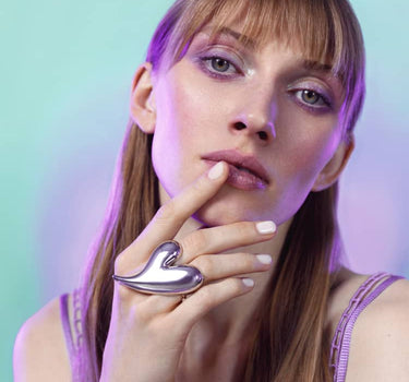 Anillo grande en forma de corazón de plata