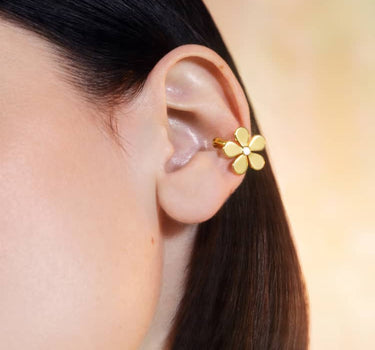 Ear cuff de flor dorada