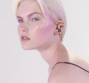 Ear cuff de oro con amatista