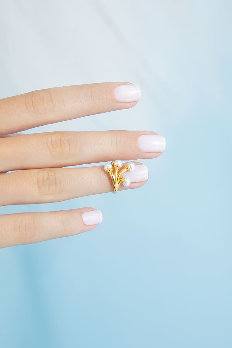 Anillo para uña con perlas