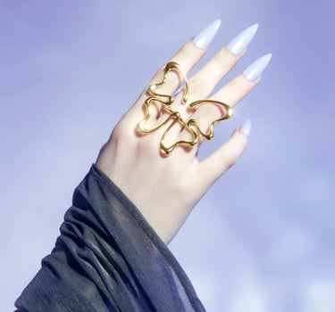 Anillo grande de mariposa de oro