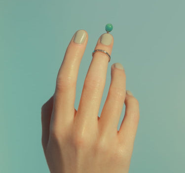 Anillo de plata para uña con piedra