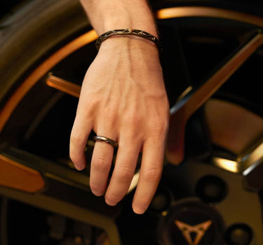 MAM | CUPRA Pulsera Voronoi en rutenio con detalles de cobre