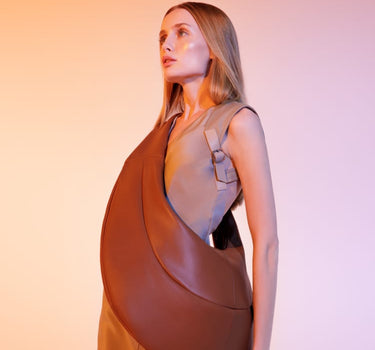 Bolso marrón de cuero reciclado