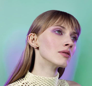 Ear cuff de corazón completo en oro