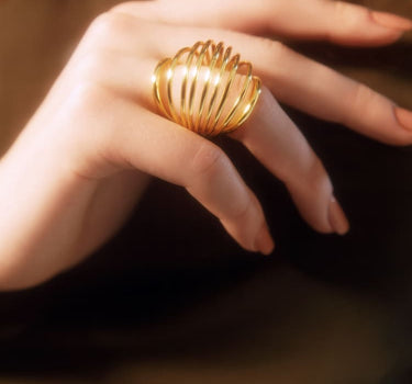 Anillo de oro en espiral