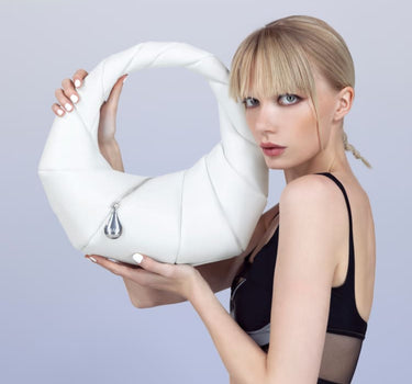 Bolso blanco en cuero