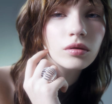 Anillo de plata en espiral