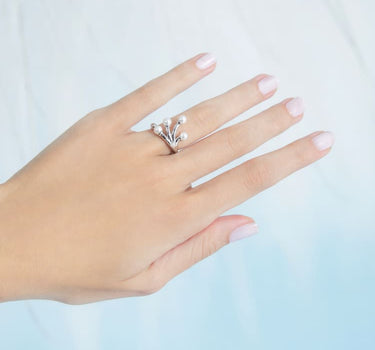Anillo de plata con perlas pequeñas