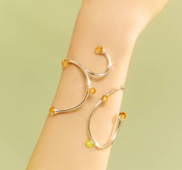 Brazalete rígido de plata con cristales de topacio y ópalo