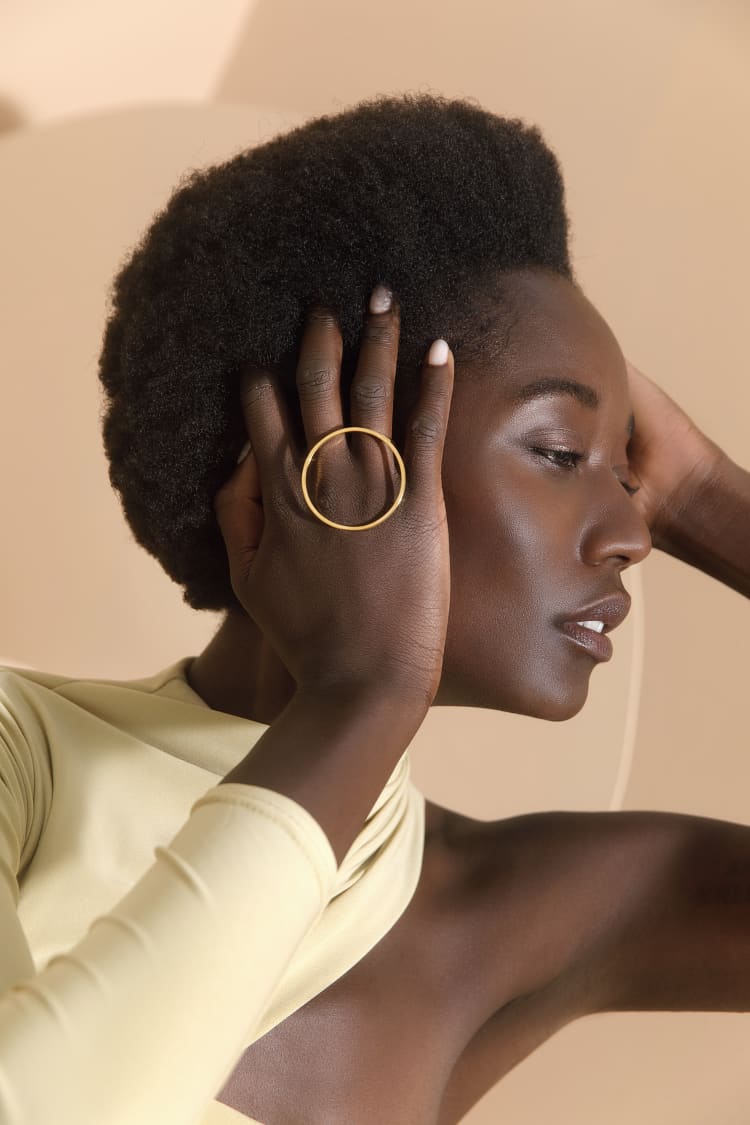 Anillo redondo de oro