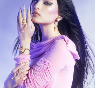 Anillo grande de oro líquido