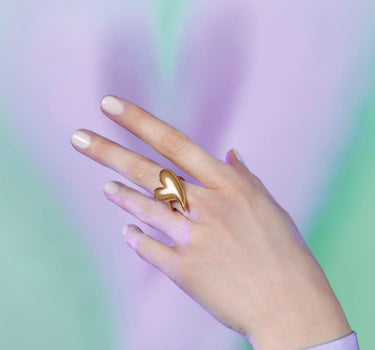 Anillo de amor en forma de corazón de oro