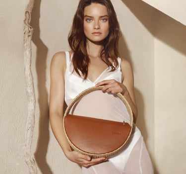 Bolso pequeño redondo de rafia