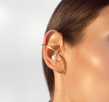 Ear cuff de oro con perla