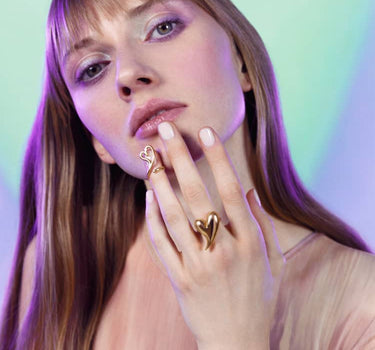 Anillo de amor en forma de corazón de oro