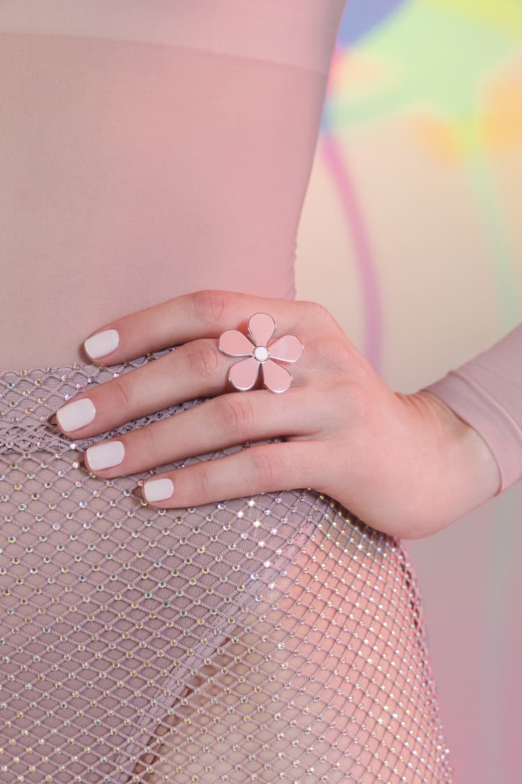 Anillo de flor de plata