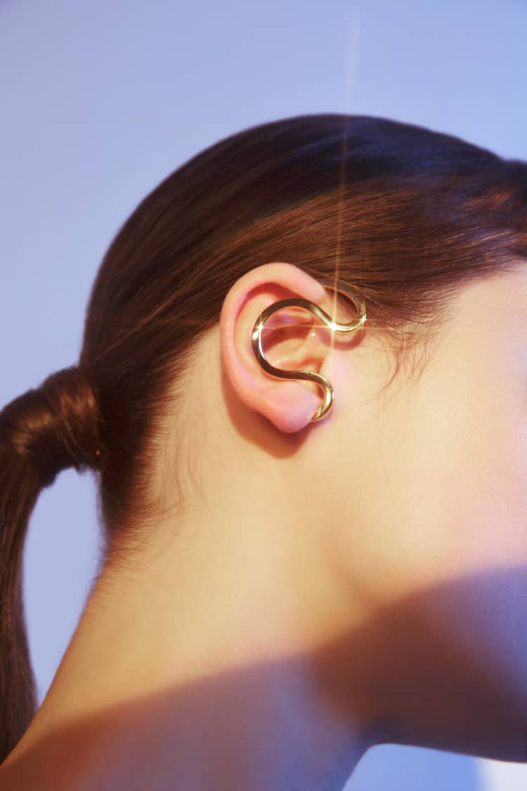 Ear cuff de serpiente dorado