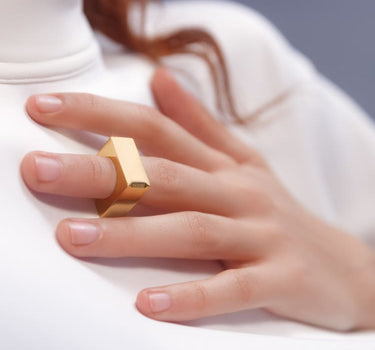 Anillo cuadrado de oro