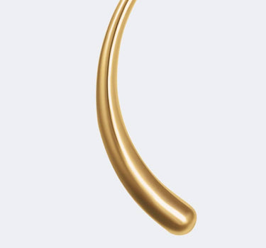 Pendiente trepador dorado con forma de gota de agua