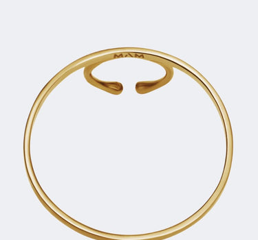 Anillo de oro con gran piedra redonda