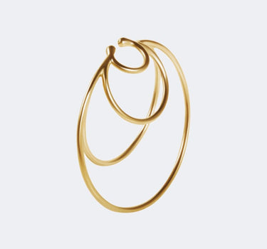 Ear cuff de aro con espirales doradas