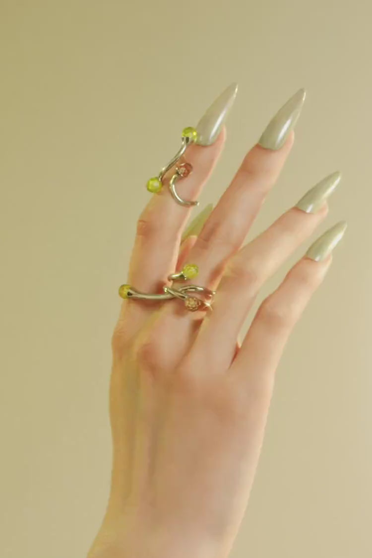 Anillo de Plata Asimétrico con Cristales de Topacio y Ópalo